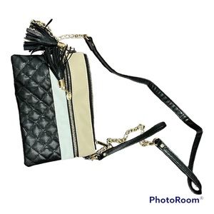 Medium sized stylish purse with gold chain